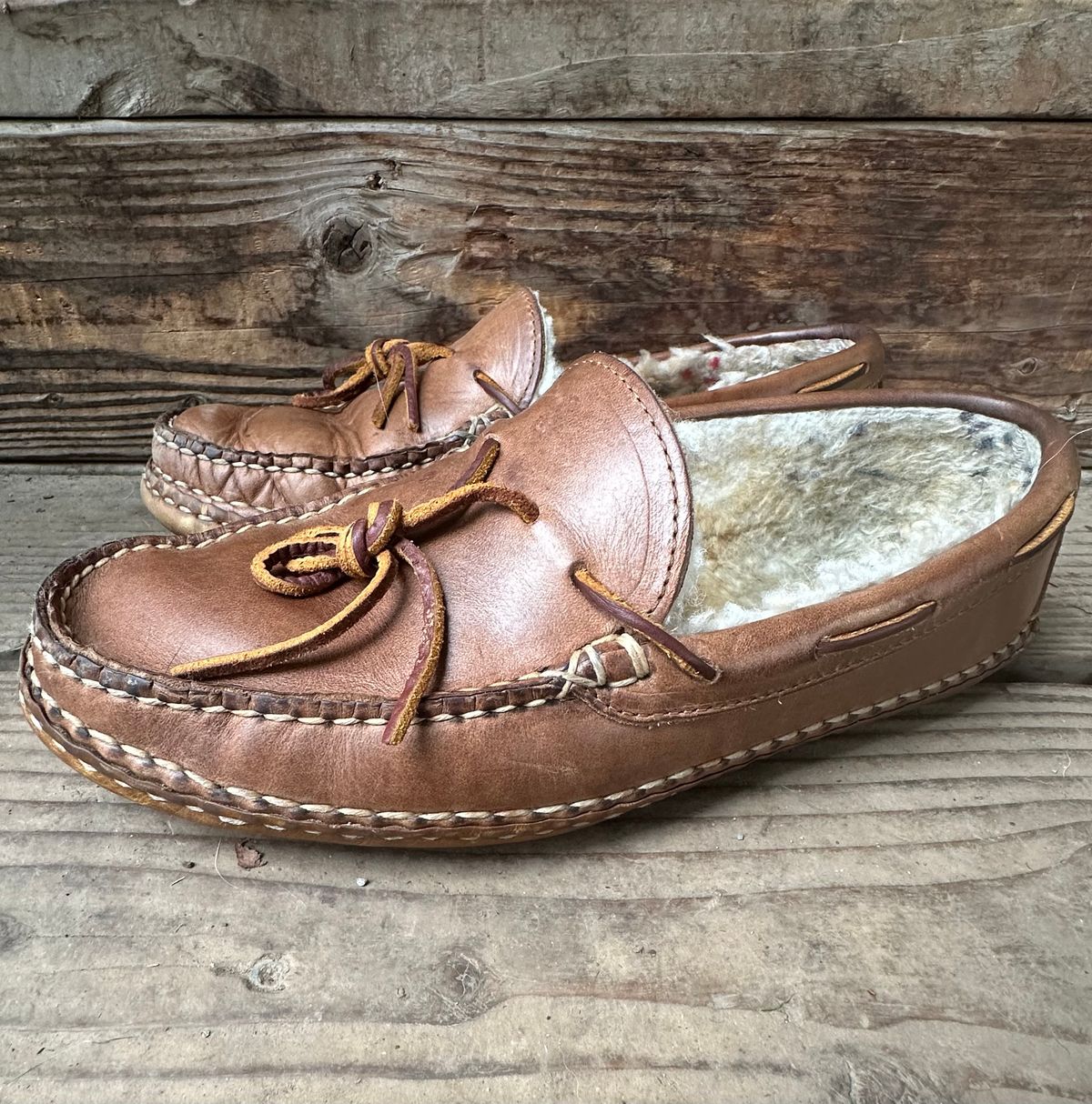 Photo by SCUFFALO.BILL on December 3, 2025 of the Oak Street Bootmakers Shearling Woodland Moc in Horween Natural Chromexcel.