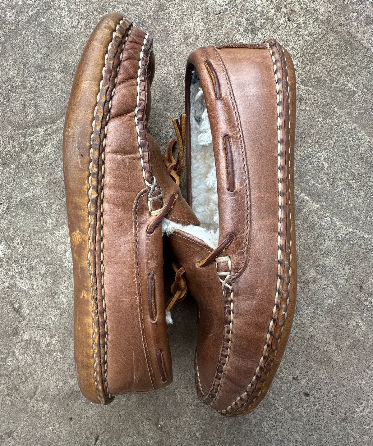 Photo by SCUFFALO.BILL on December 3, 2025 of the Oak Street Bootmakers Shearling Woodland Moc in Horween Natural Chromexcel.