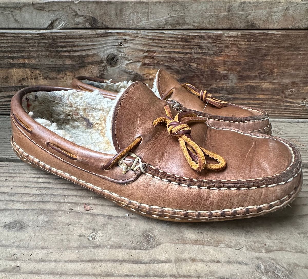 Photo by SCUFFALO.BILL on December 3, 2025 of the Oak Street Bootmakers Shearling Woodland Moc in Horween Natural Chromexcel.