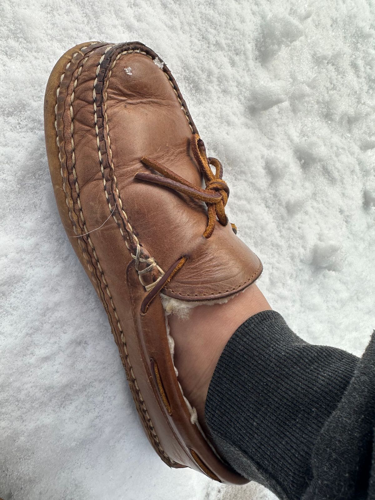 Photo by SCUFFALO.BILL on December 26, 2025 of the Oak Street Bootmakers Shearling Woodland Moc in Horween Natural Chromexcel.