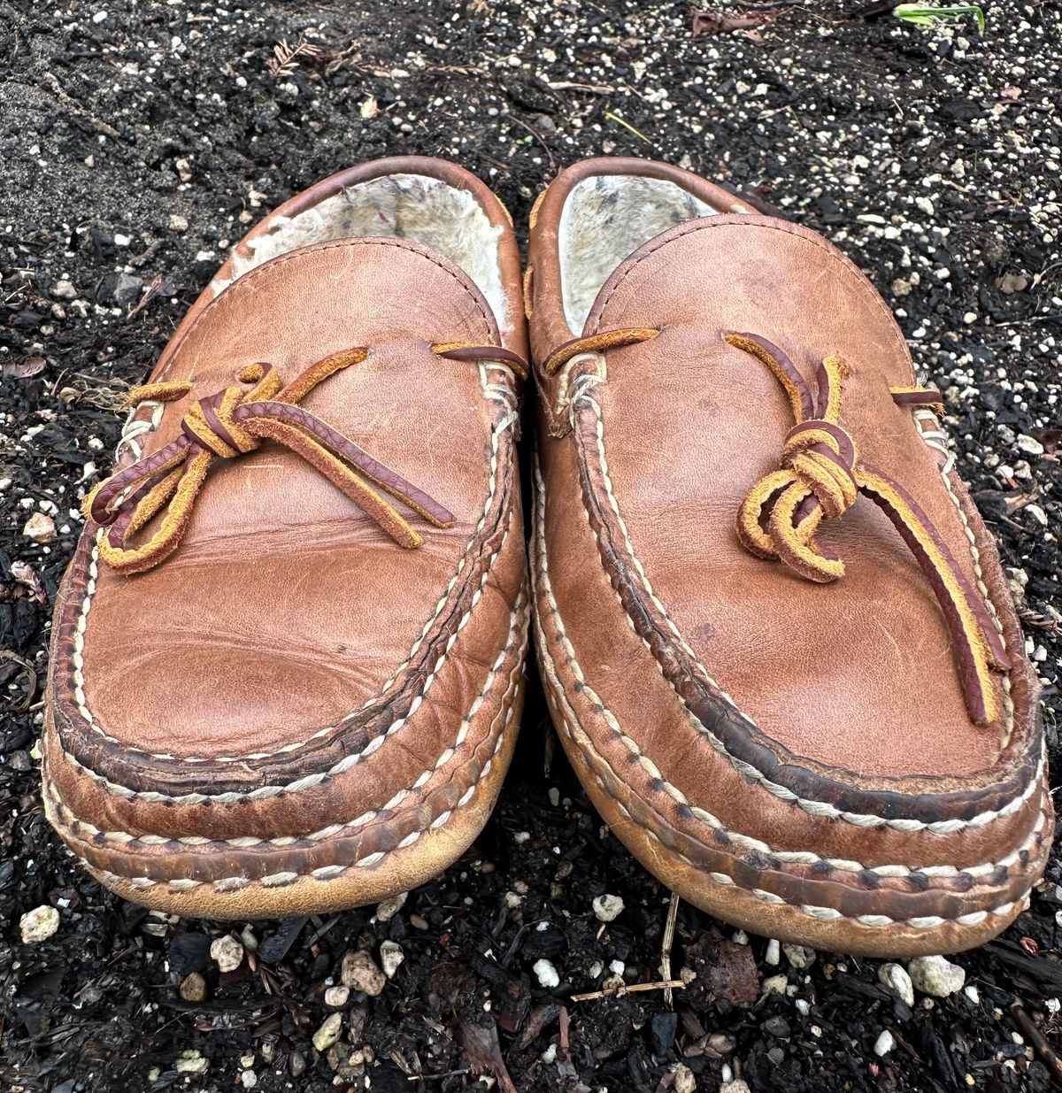 Photo by SCUFFALO.BILL on January 3, 2026 of the Oak Street Bootmakers Shearling Woodland Moc in Horween Natural Chromexcel.
