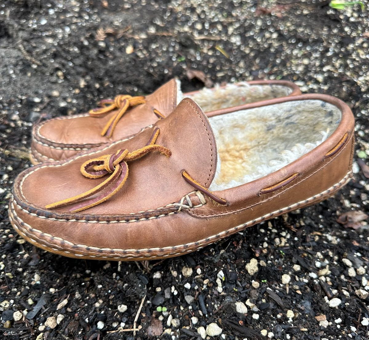 Photo by SCUFFALO.BILL on January 3, 2026 of the Oak Street Bootmakers Shearling Woodland Moc in Horween Natural Chromexcel.