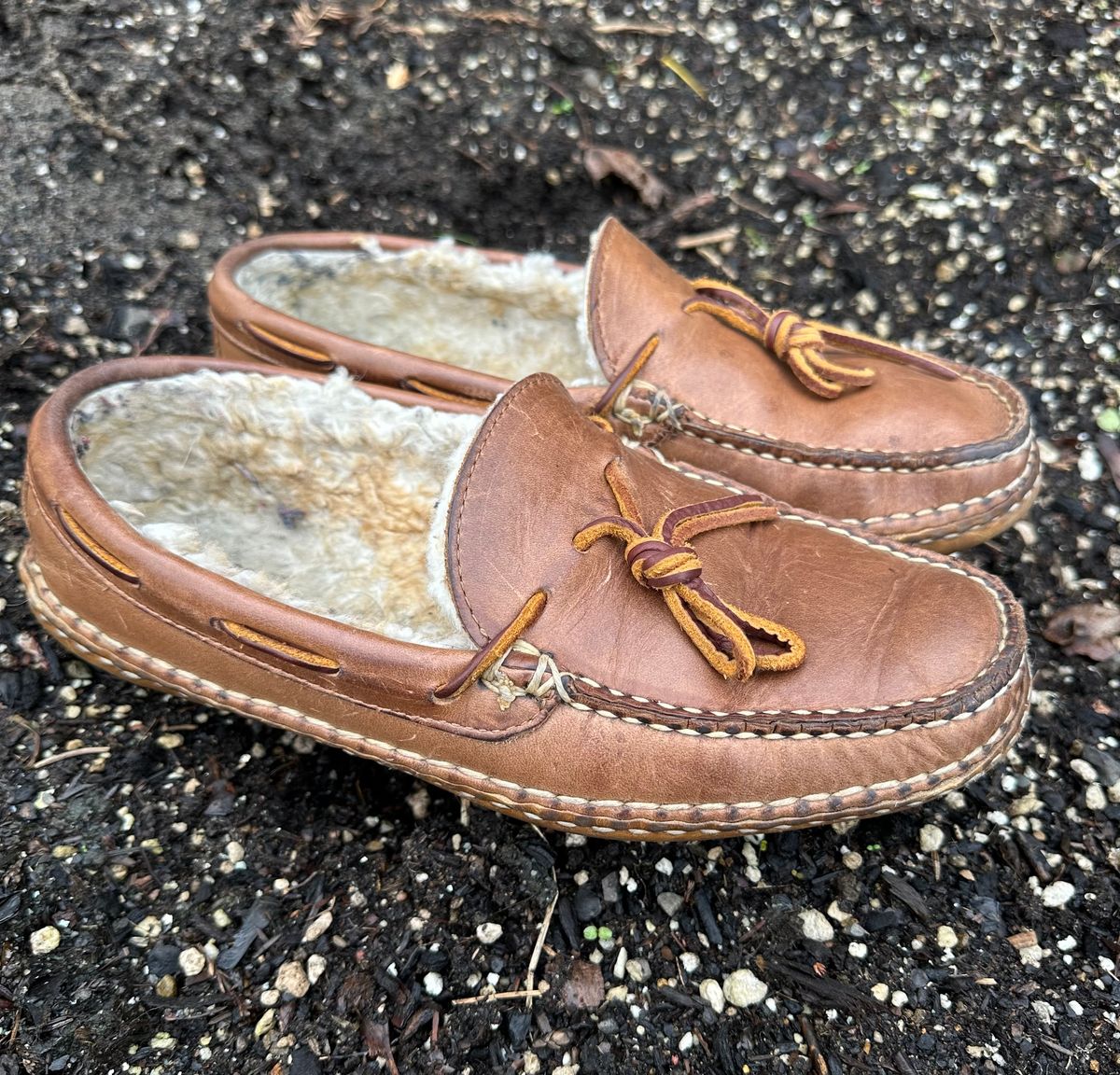 Photo by SCUFFALO.BILL on January 3, 2026 of the Oak Street Bootmakers Shearling Woodland Moc in Horween Natural Chromexcel.