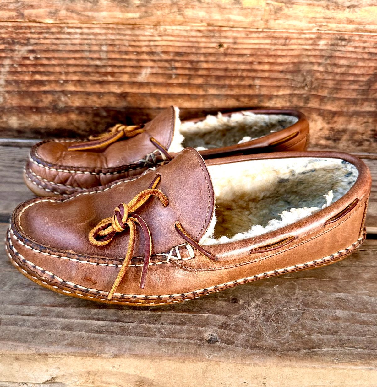 Photo by SCUFFALO.BILL on February 4, 2026 of the Oak Street Bootmakers Shearling Woodland Moc in Horween Natural Chromexcel.