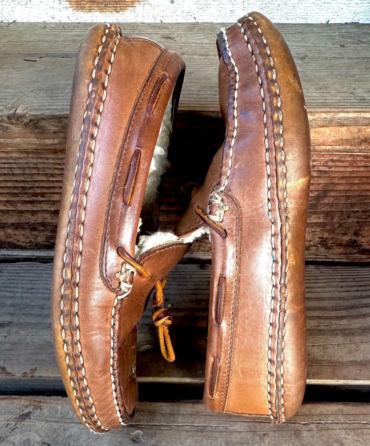 Photo by SCUFFALO.BILL on February 4, 2026 of the Oak Street Bootmakers Shearling Woodland Moc in Horween Natural Chromexcel.