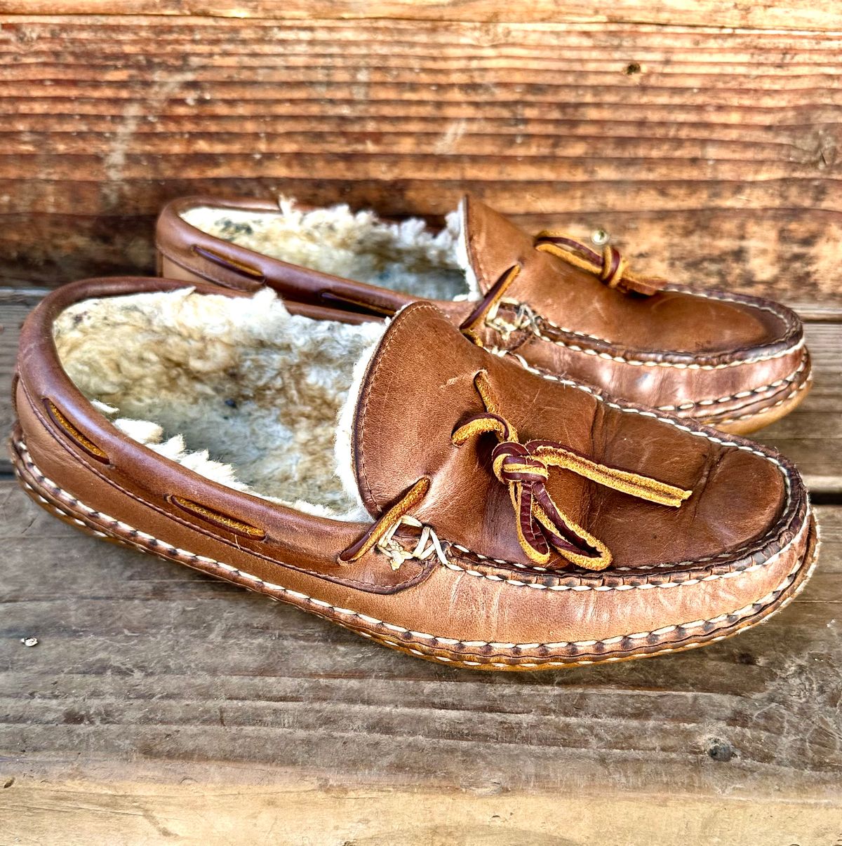 Photo by SCUFFALO.BILL on February 4, 2026 of the Oak Street Bootmakers Shearling Woodland Moc in Horween Natural Chromexcel.