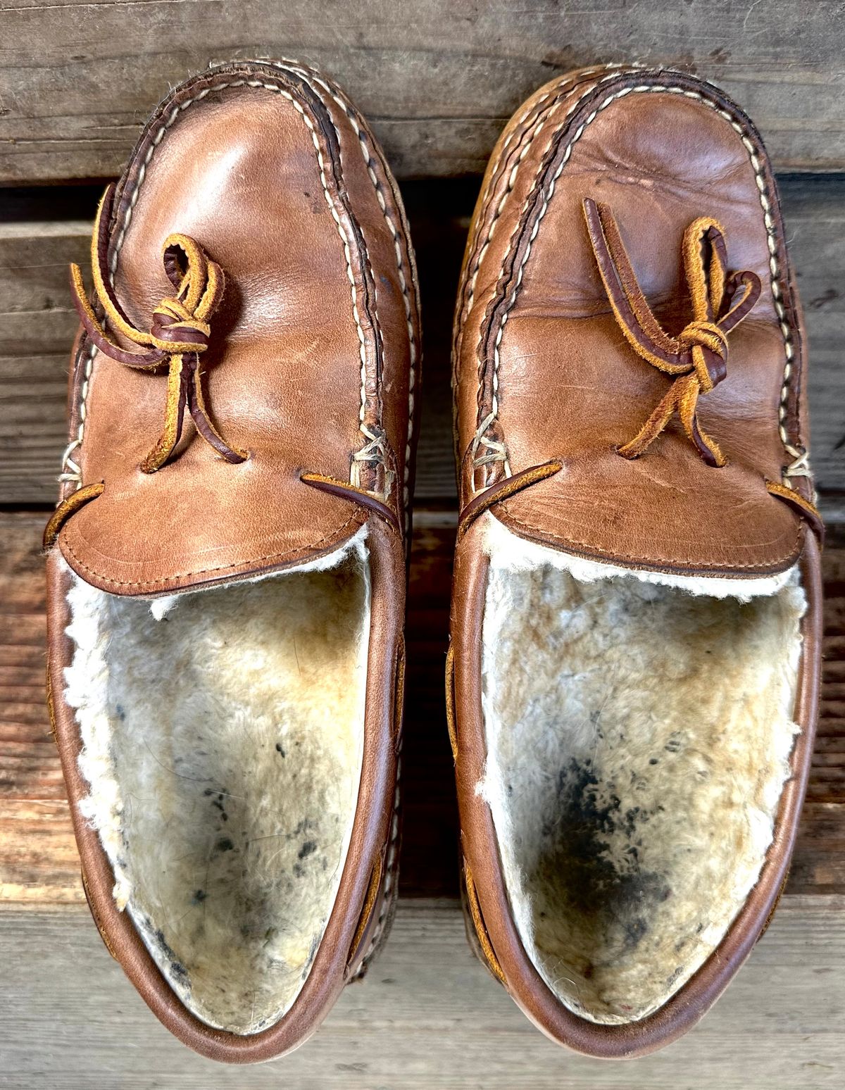 Photo by SCUFFALO.BILL on February 4, 2026 of the Oak Street Bootmakers Shearling Woodland Moc in Horween Natural Chromexcel.