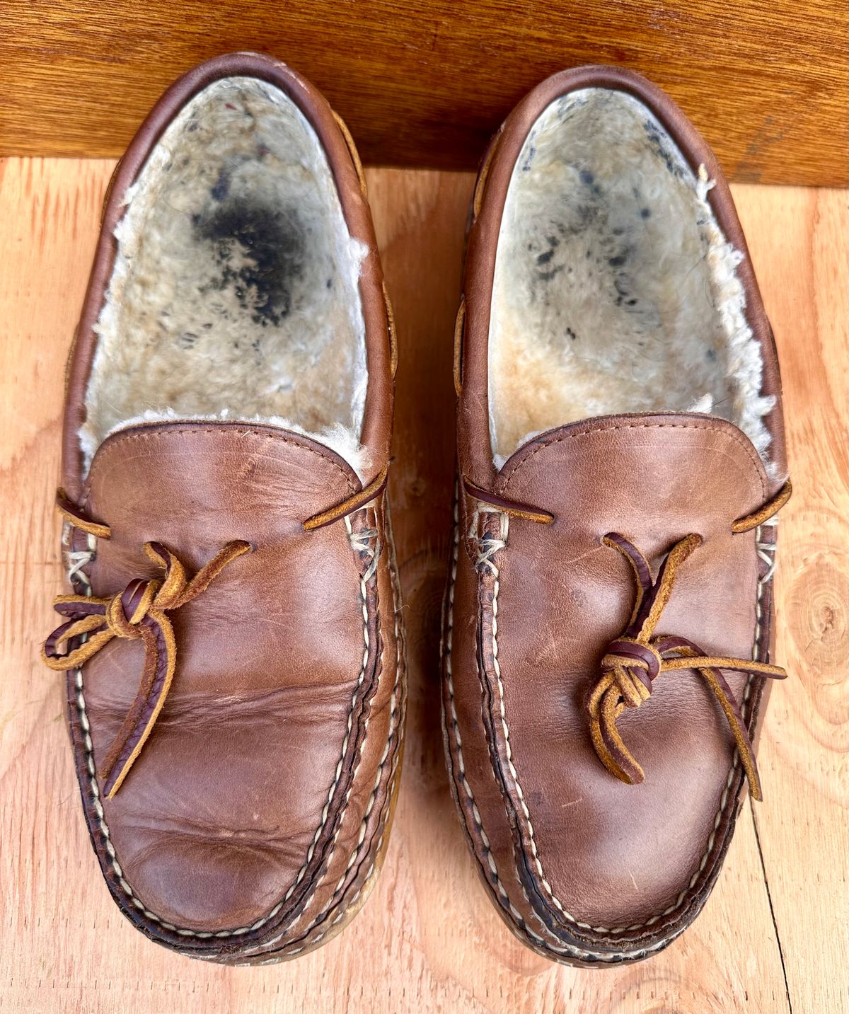 Photo by SCUFFALO.BILL on March 2, 2026 of the Oak Street Bootmakers Shearling Woodland Moc in Horween Natural Chromexcel.