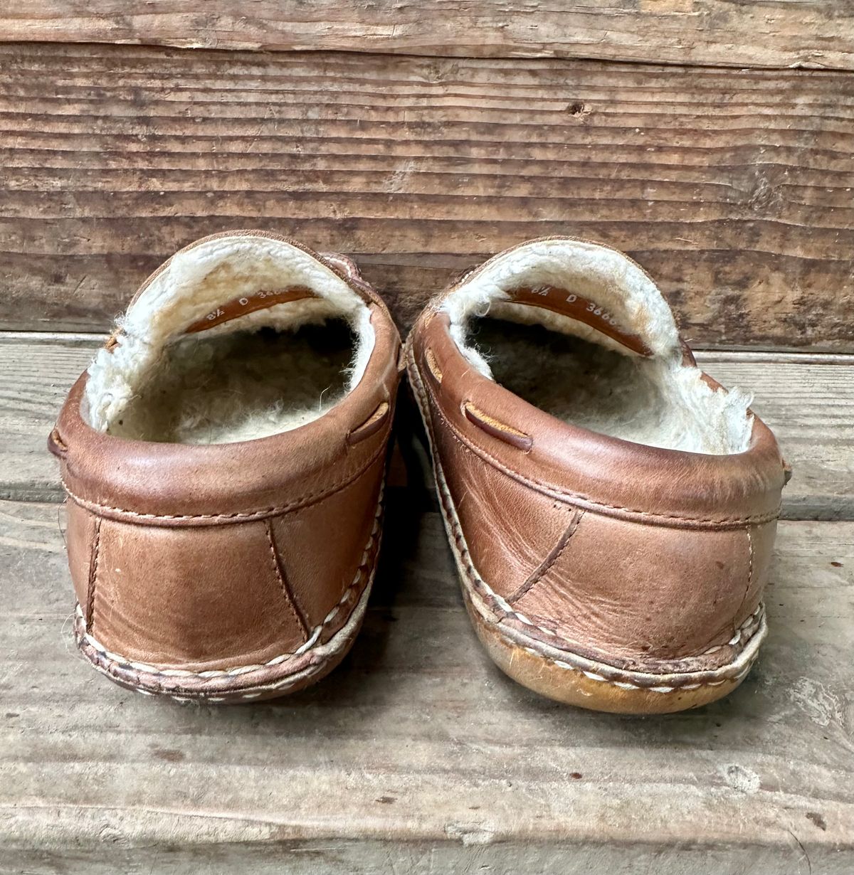 Photo by SCUFFALO.BILL on April 1, 2026 of the Oak Street Bootmakers Shearling Woodland Moc in Horween Natural Chromexcel.