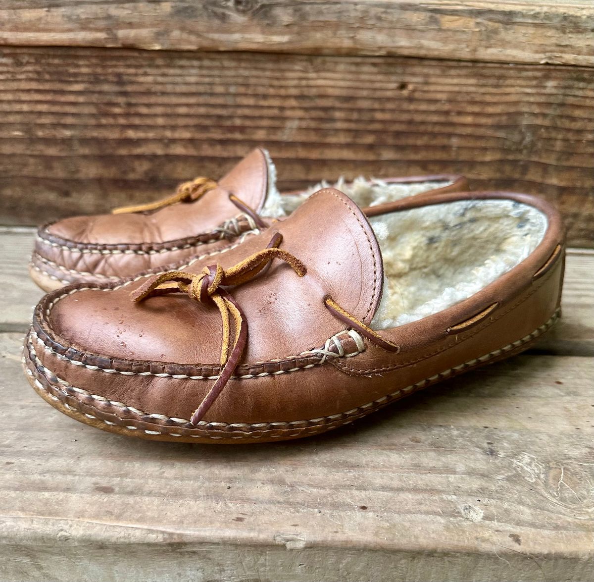 Photo by SCUFFALO.BILL on April 1, 2026 of the Oak Street Bootmakers Shearling Woodland Moc in Horween Natural Chromexcel.