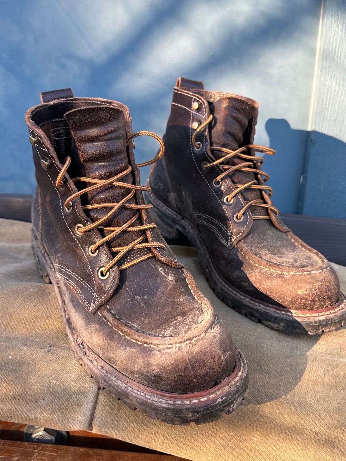 Photo by SCUFFALO.BILL on January 18, 2026 of the Truman Moc Toe in Horween Java Waxed Flesh.