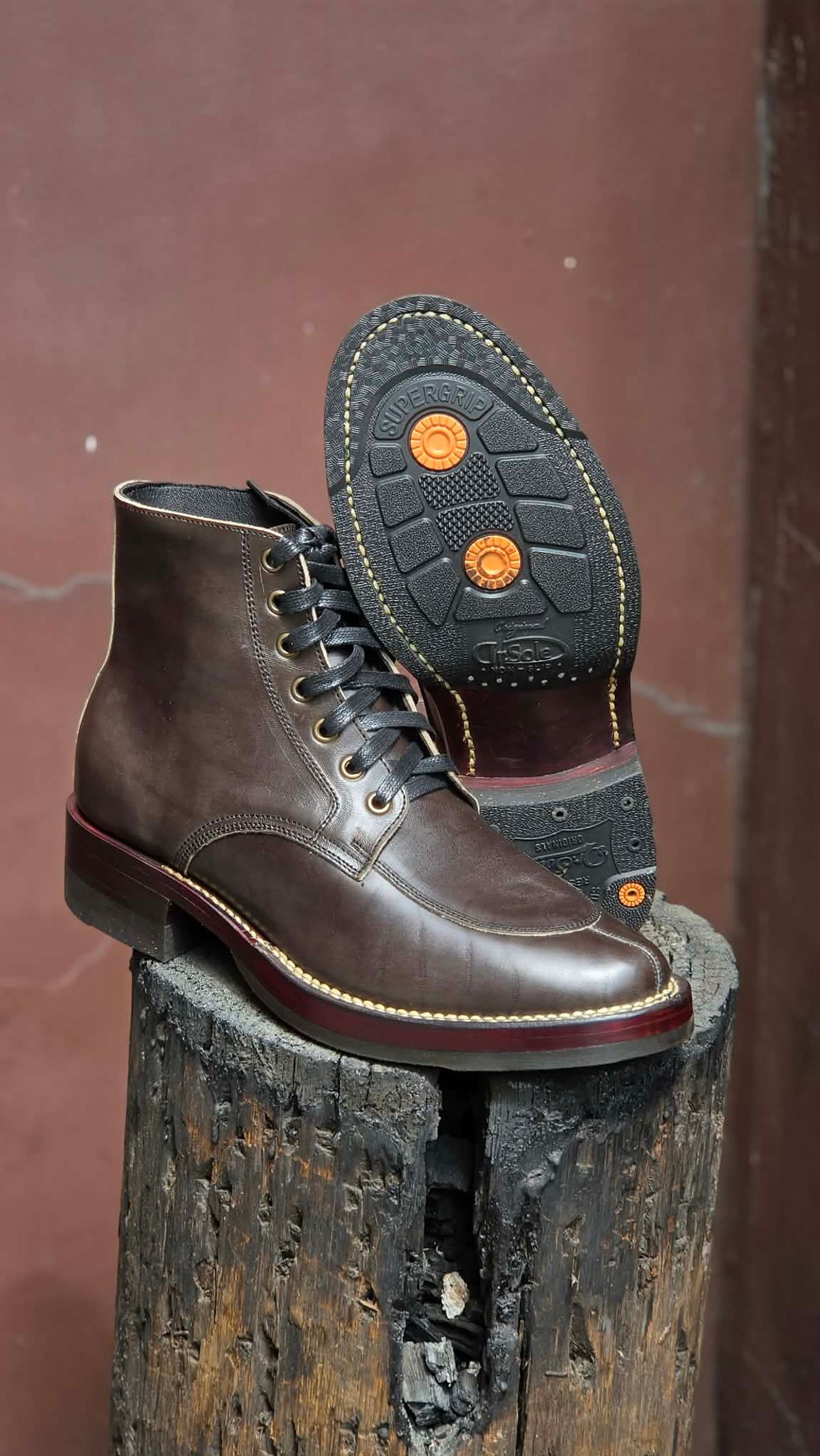 Photo by ginolo111 on May 8, 2026 of the Willie's Handmade Boots Custom Model in Maryam Graphite Horsebutt.