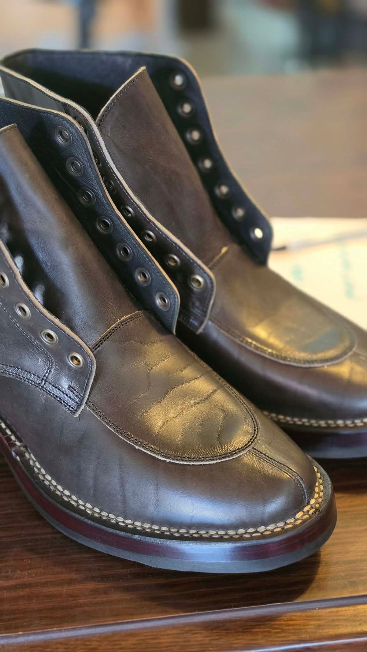 Photo by ginolo111 on May 8, 2026 of the Willie's Handmade Boots Custom Model in Maryam Graphite Horsebutt.