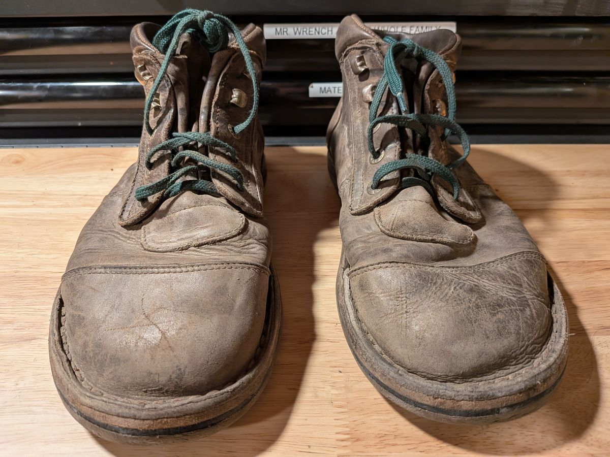 Photo by Valliant on November 6, 2025 of the Jim Green African Ranger Barefoot Boot in Houston Brown.