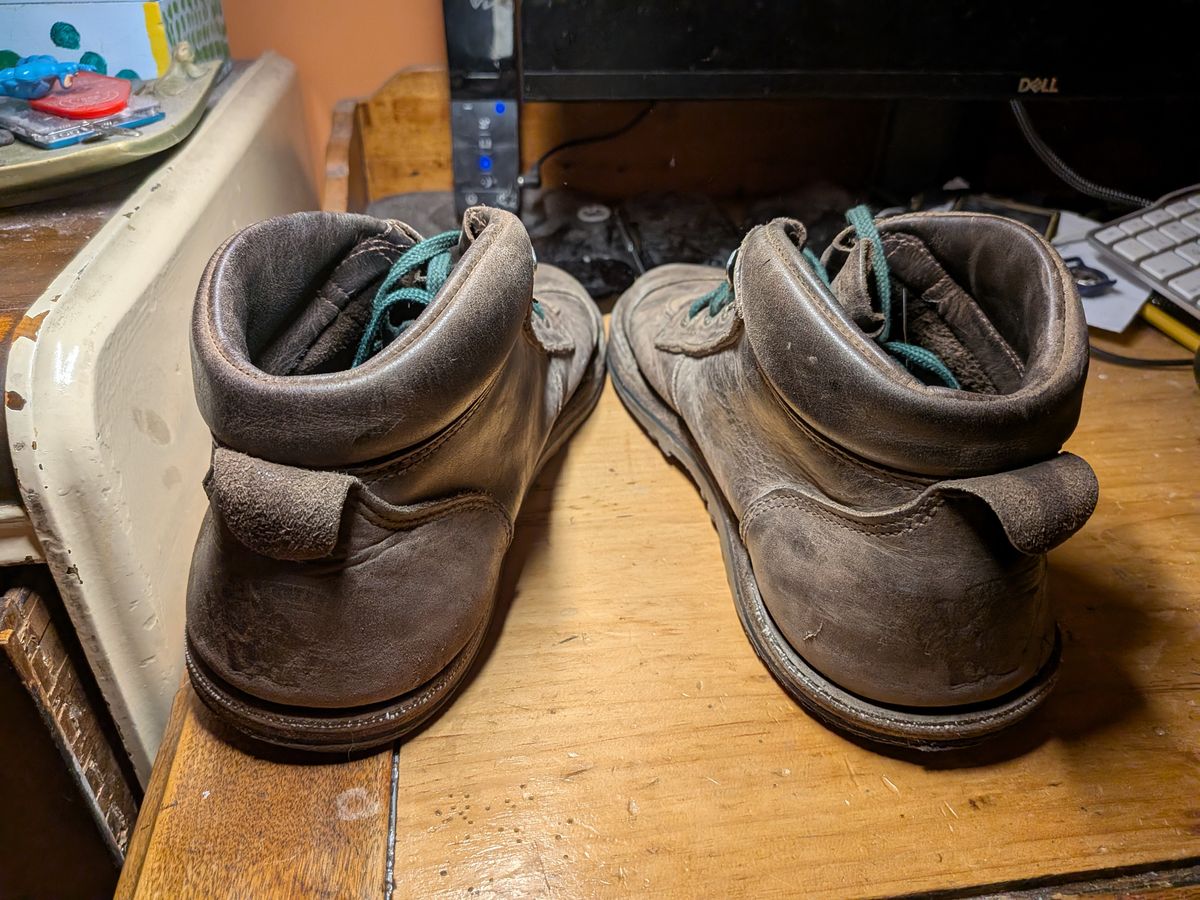 Photo by Valliant on December 6, 2025 of the Jim Green African Ranger Barefoot Boot in Houston Brown.