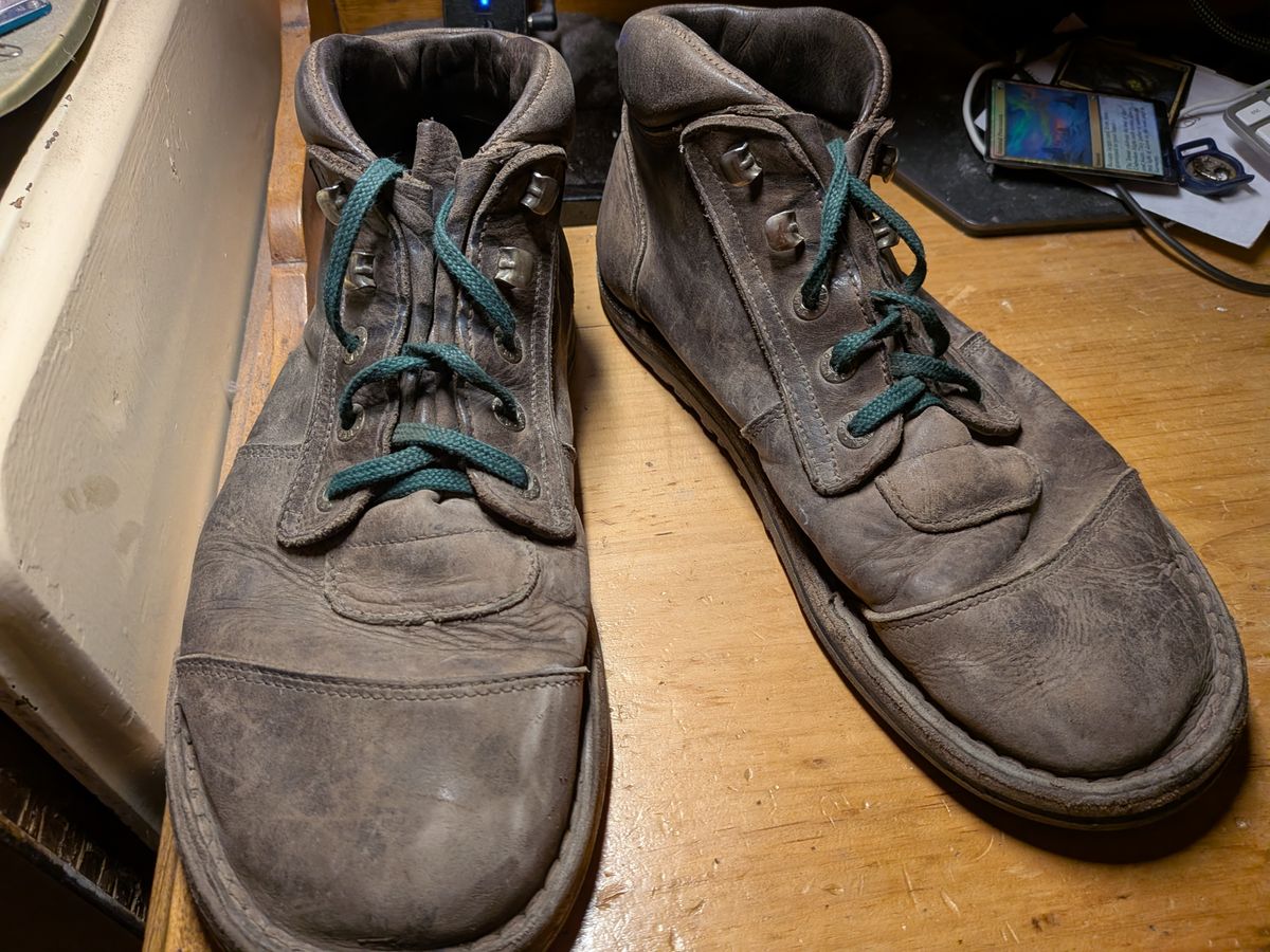 Photo by Valliant on December 6, 2025 of the Jim Green African Ranger Barefoot Boot in Houston Brown.