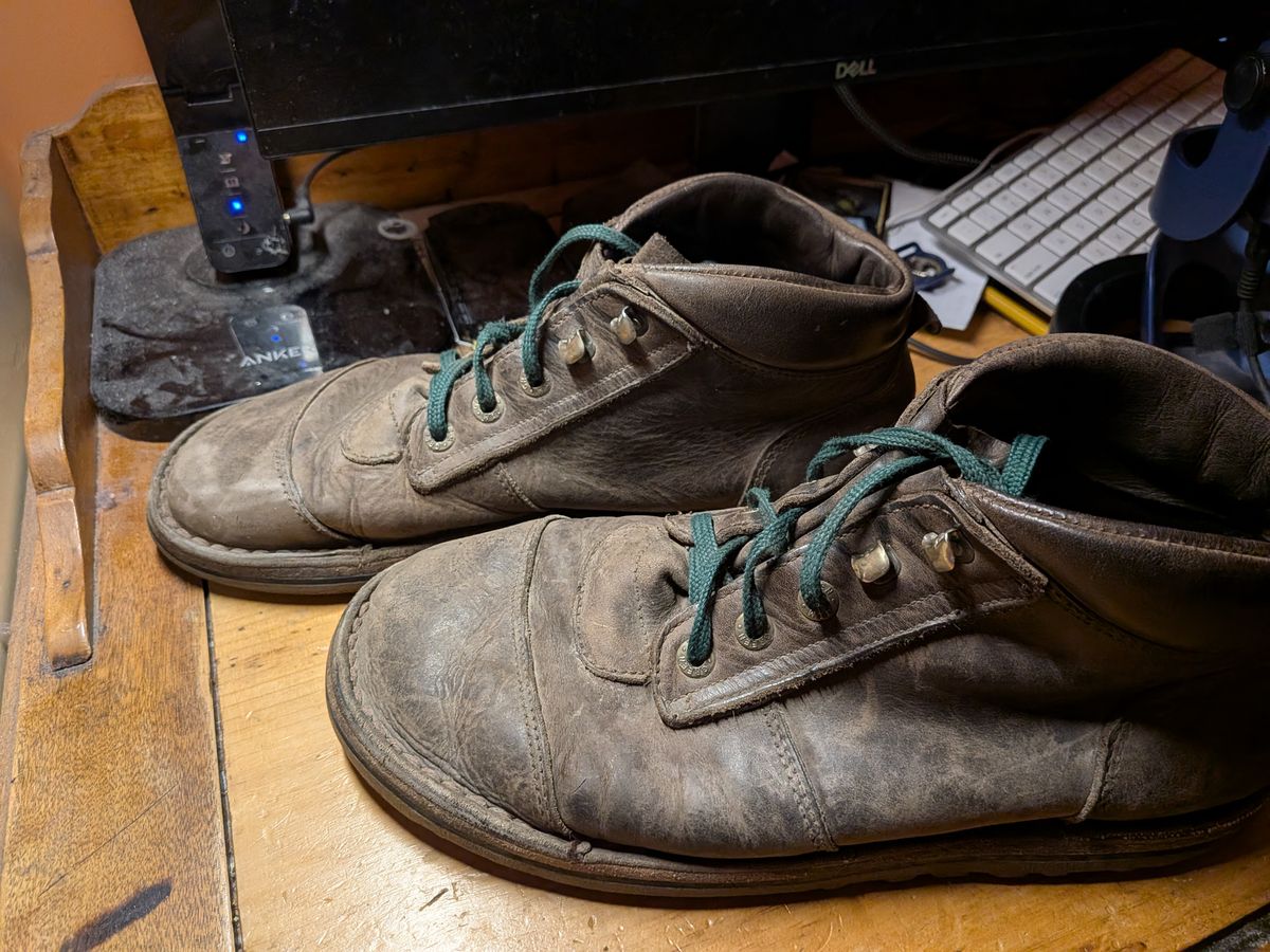 Photo by Valliant on December 6, 2025 of the Jim Green African Ranger Barefoot Boot in Houston Brown.