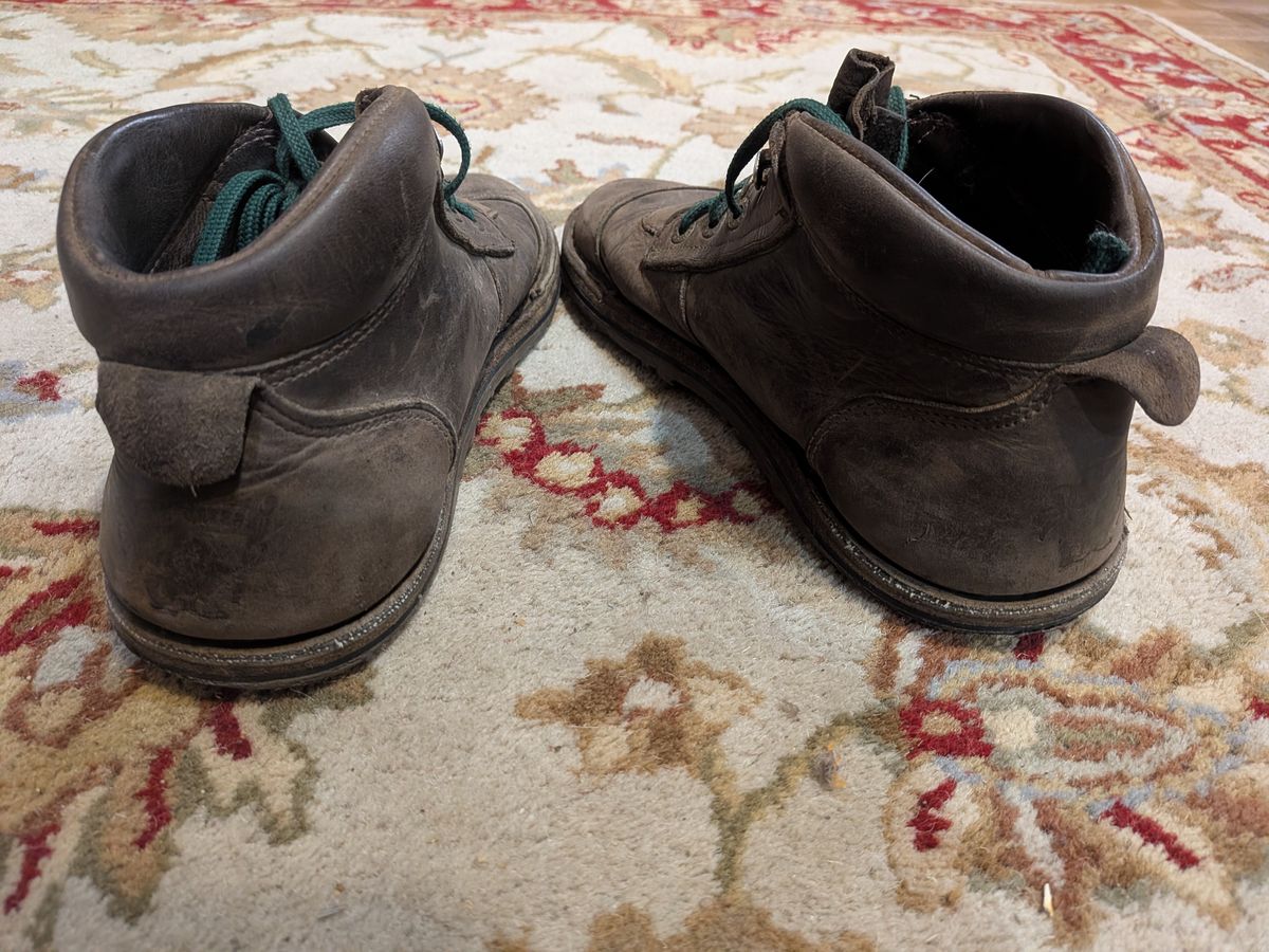 Photo by Valliant on January 1, 2026 of the Jim Green African Ranger Barefoot Boot in Houston Brown.