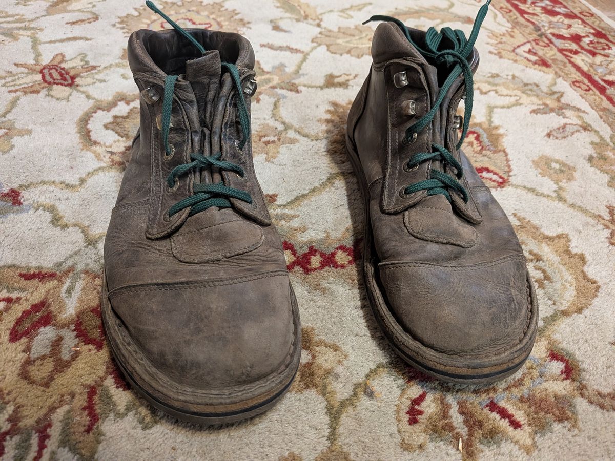 Photo by Valliant on January 1, 2026 of the Jim Green African Ranger Barefoot Boot in Houston Brown.