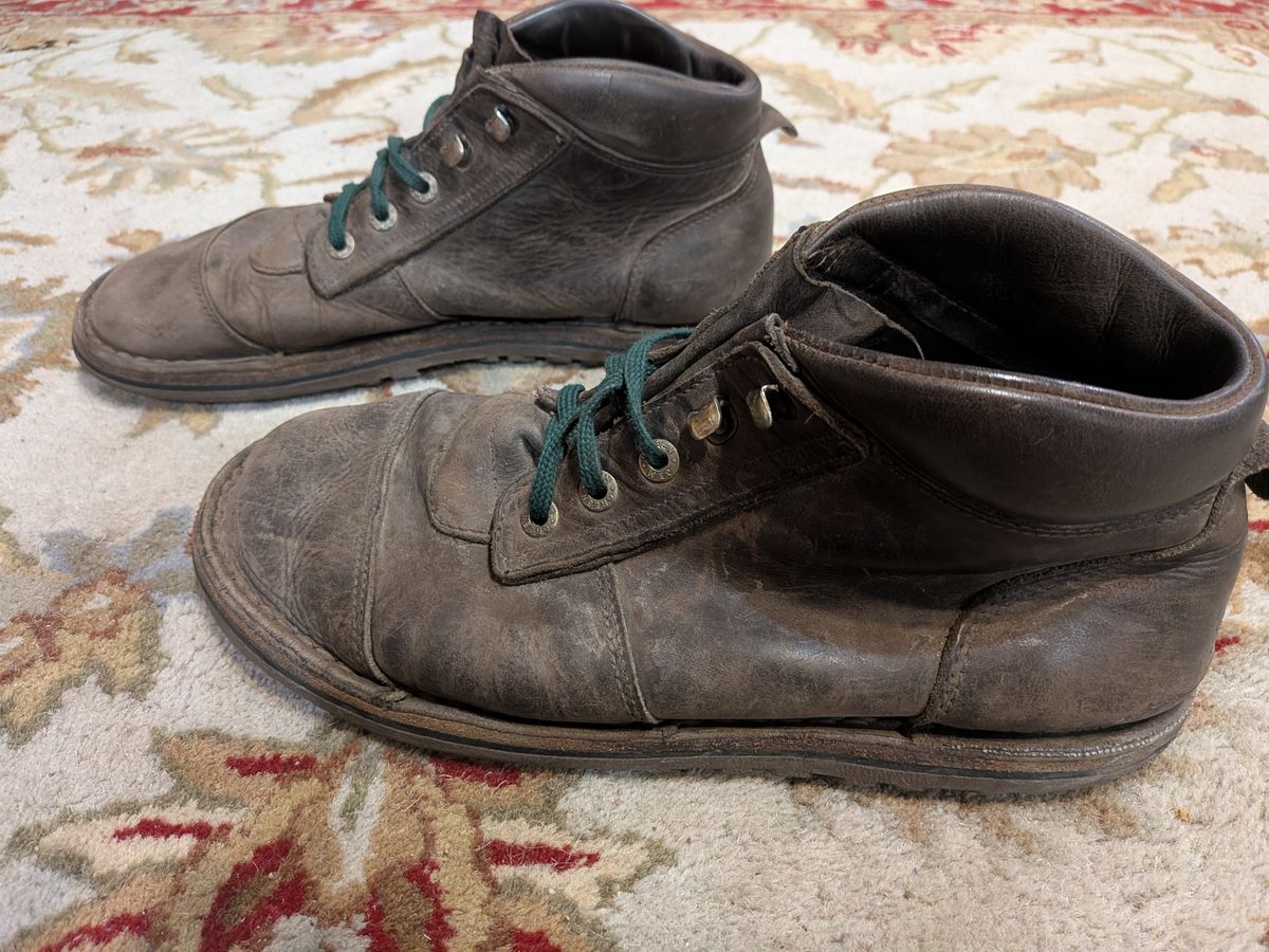 Photo by Valliant on January 1, 2026 of the Jim Green African Ranger Barefoot Boot in Houston Brown.