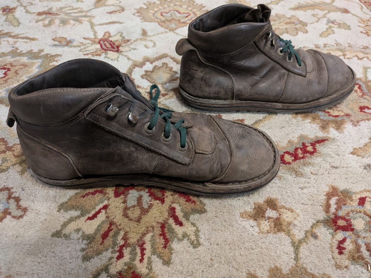 Photo by Valliant on January 1, 2026 of the Jim Green African Ranger Barefoot Boot in Houston Brown.