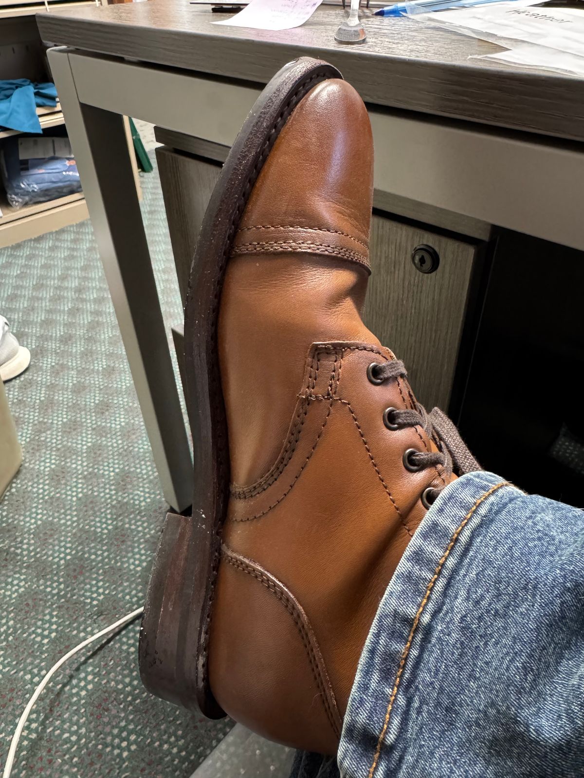 Photo by lemoncurry on February 27, 2026 of the Thursday Captain in Toffee Hand-Finished Full Grain.