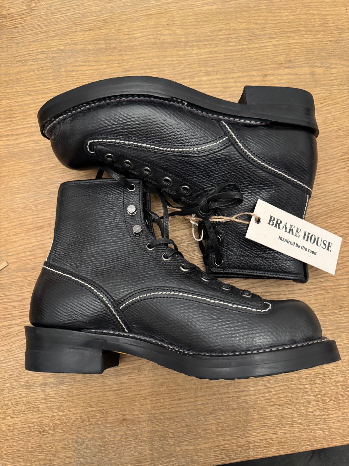 Photo by lemoncurry on March 25, 2026 of the Brake House Short-face Leather Motorcycle Boots 7301 in Coarse Grain Leather.