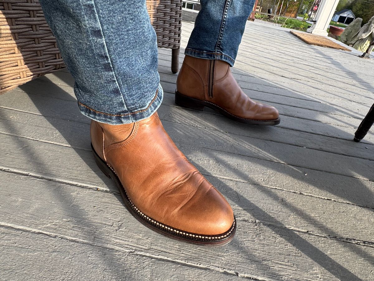 Photo by lemoncurry on May 1, 2026 of the Grant Stone Elias Side-Zip in Horween Dune Chromexcel.