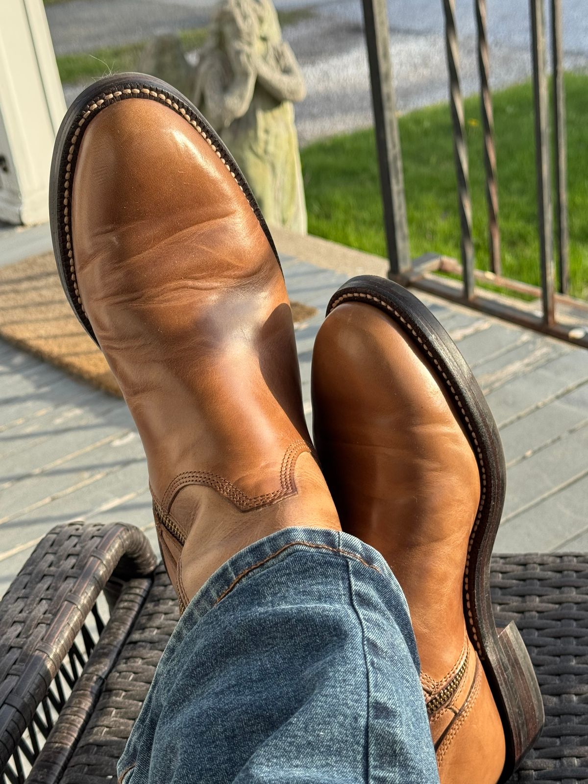 Photo by lemoncurry on May 1, 2026 of the Grant Stone Elias Side-Zip in Horween Dune Chromexcel.