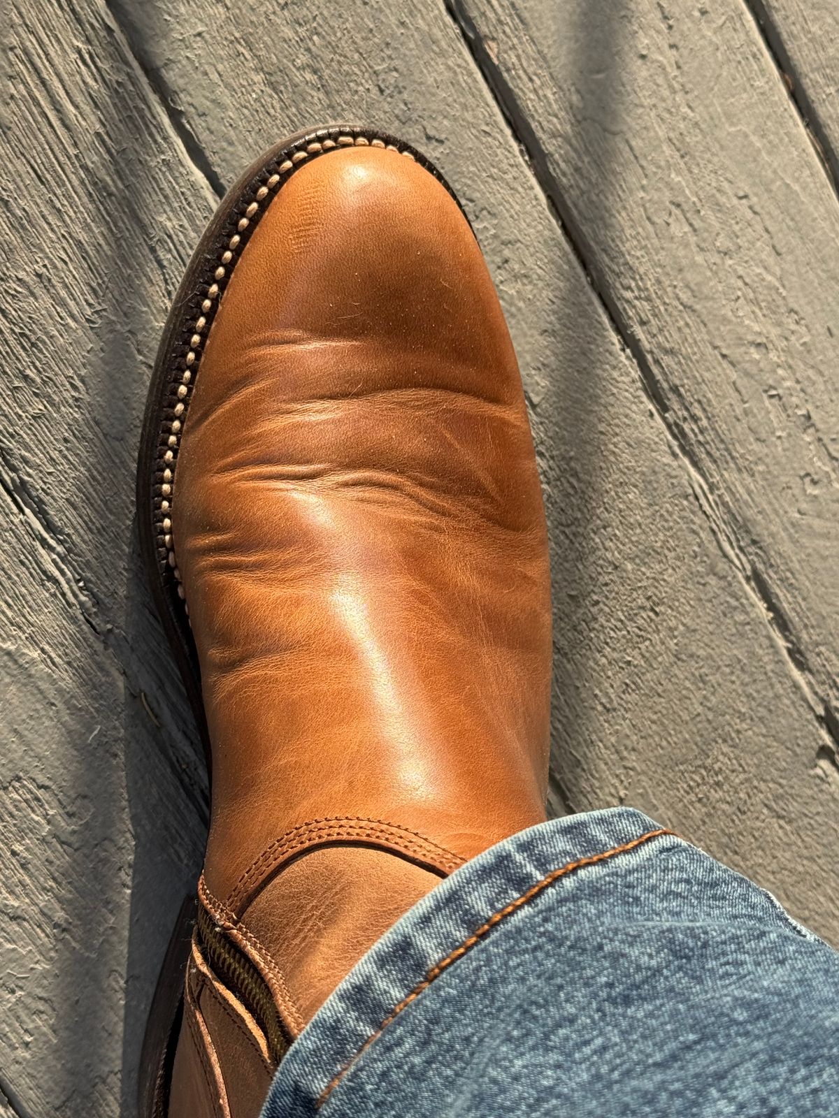 Photo by lemoncurry on May 1, 2026 of the Grant Stone Elias Side-Zip in Horween Dune Chromexcel.