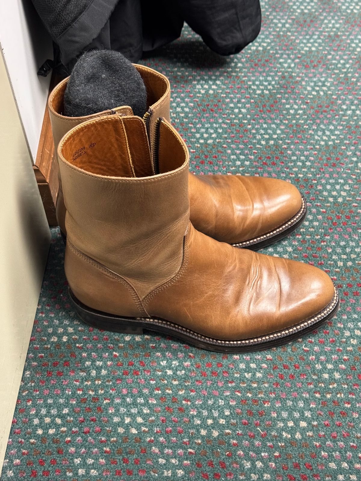 Photo by lemoncurry on May 1, 2026 of the Grant Stone Elias Side-Zip in Horween Dune Chromexcel.