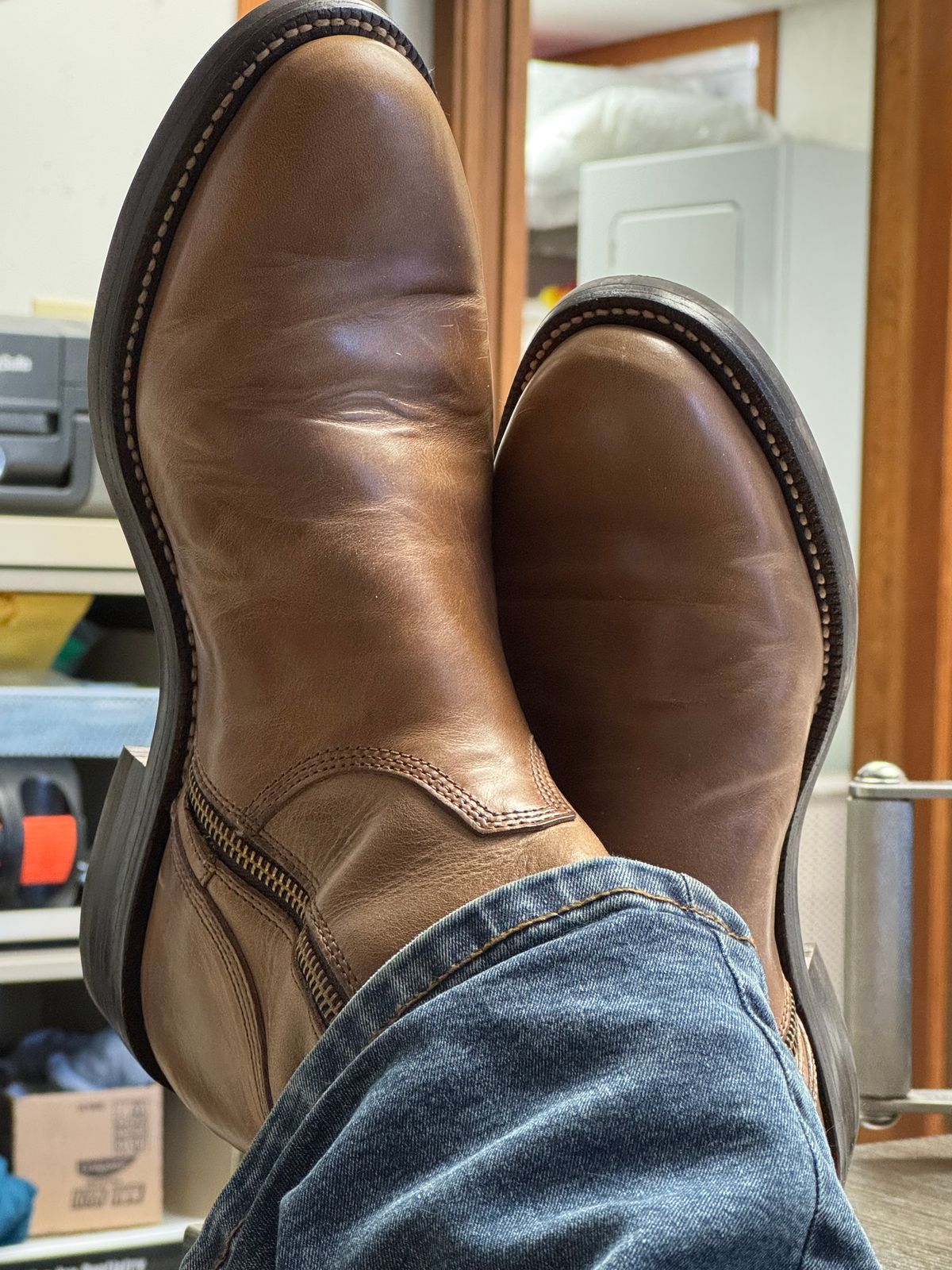 Photo by lemoncurry on May 28, 2026 of the Grant Stone Elias Side-Zip in Horween Dune Chromexcel.