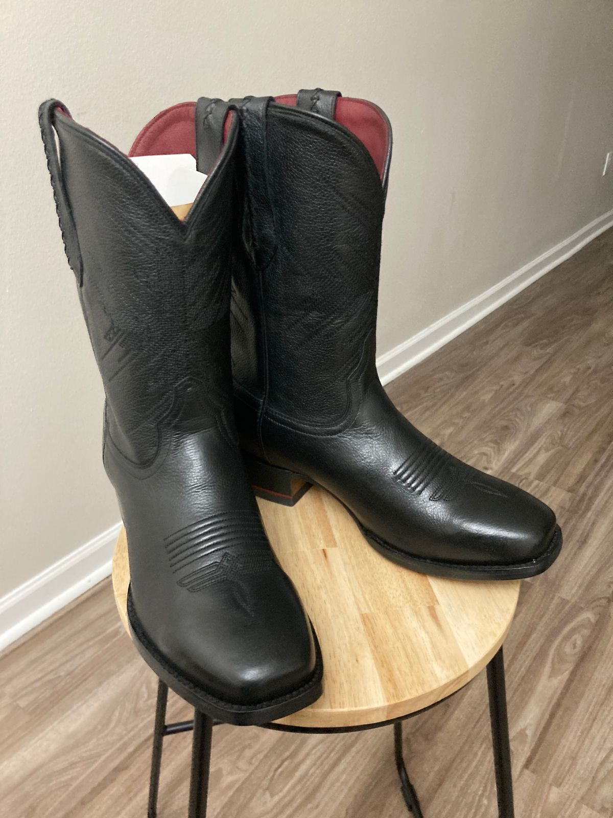 Photo by PancakeFactor1 on February 23, 2025 of the Chisos No. 2 in Chisos / Magic Black Cowhide.