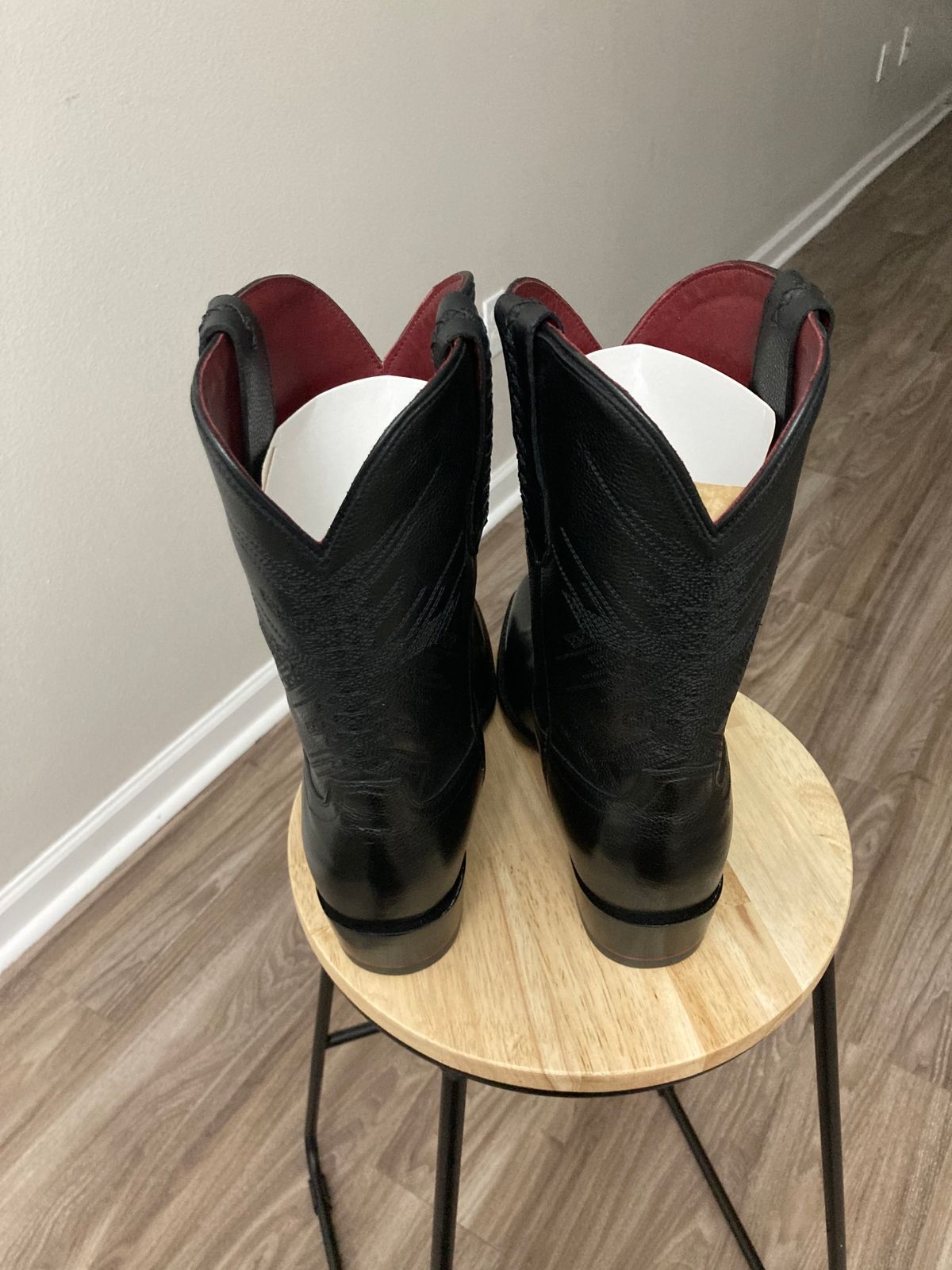 Photo by PancakeFactor1 on February 23, 2025 of the Chisos No. 2 in Chisos / Magic Black Cowhide.