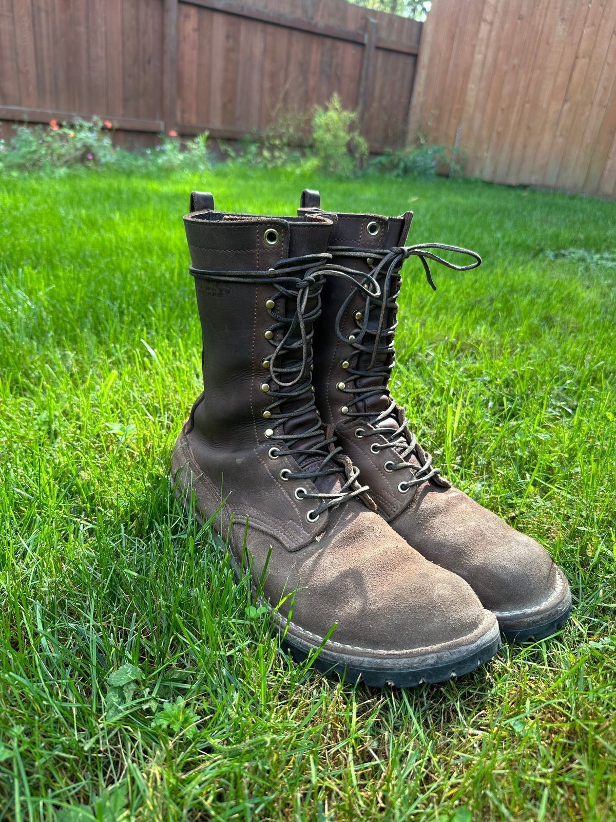 Photo by AlarmingRate69 on September 28, 2025 of the Nicks BuilderPro in 1964 Mahogony.