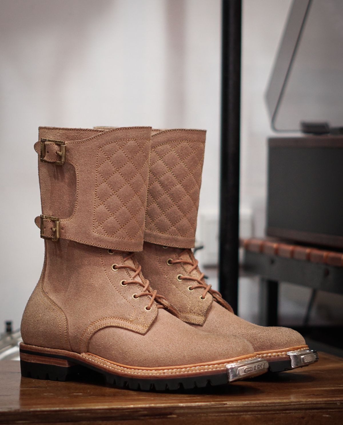 Photo by pungkymardhany on September 15, 2025 of the Fortis Boots Dust Rider in Wickett & Craig Russet Skirting.