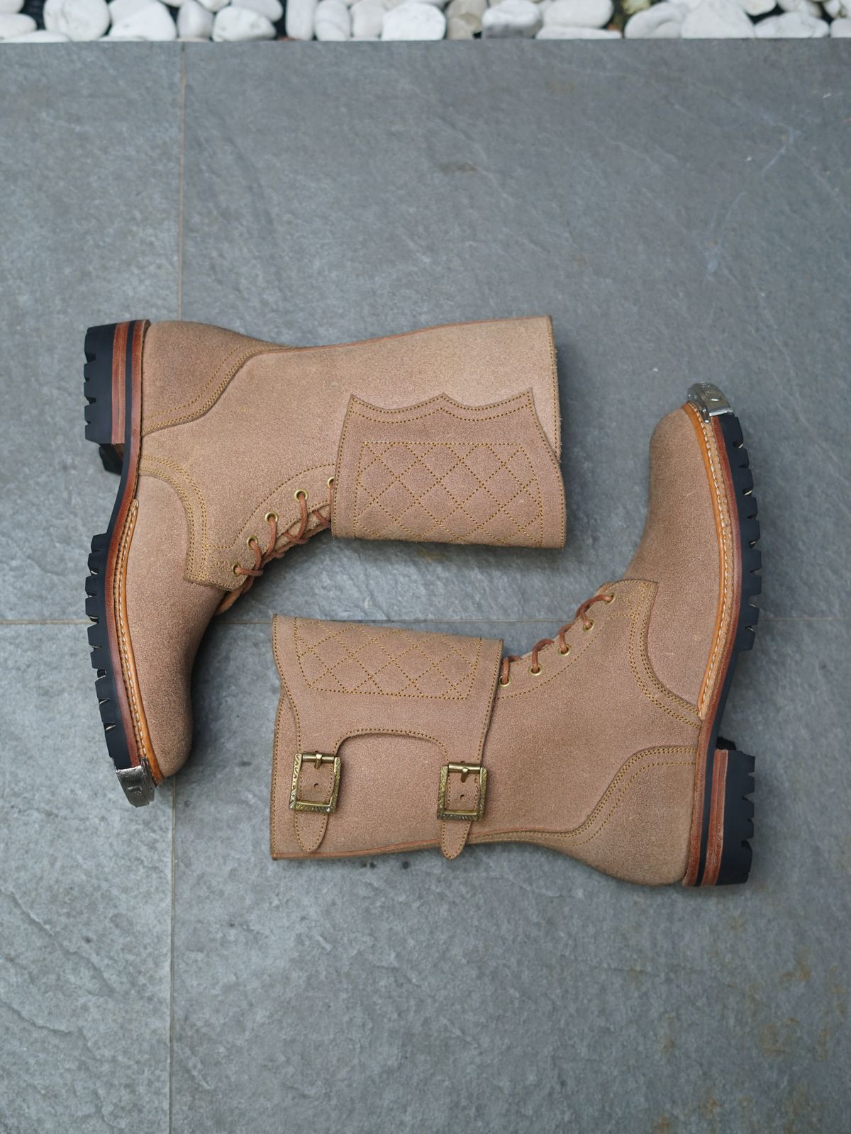 Photo by pungkymardhany on October 1, 2025 of the Fortis Boots Dust Rider in Wickett & Craig Russet Skirting.