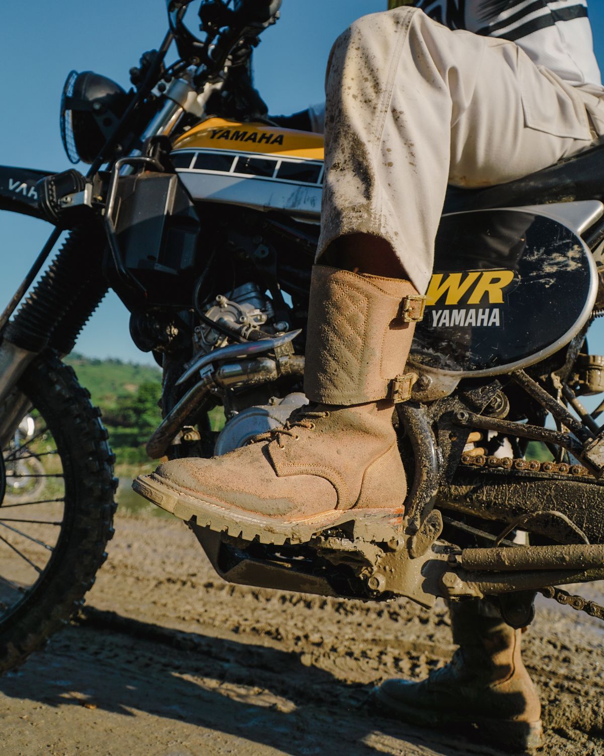 Photo by pungkymardhany on October 4, 2025 of the Fortis Boots Dust Rider in Wickett & Craig Russet Skirting.