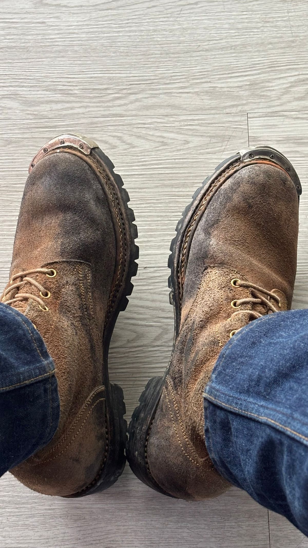 Photo by pungkymardhany on October 15, 2025 of the Fortis Boots Dust Rider in Wickett & Craig Russet Skirting.