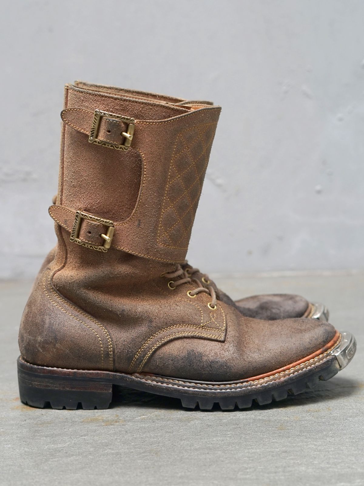 Photo by pungkymardhany on October 16, 2025 of the Fortis Boots Dust Rider in Wickett & Craig Russet Skirting.