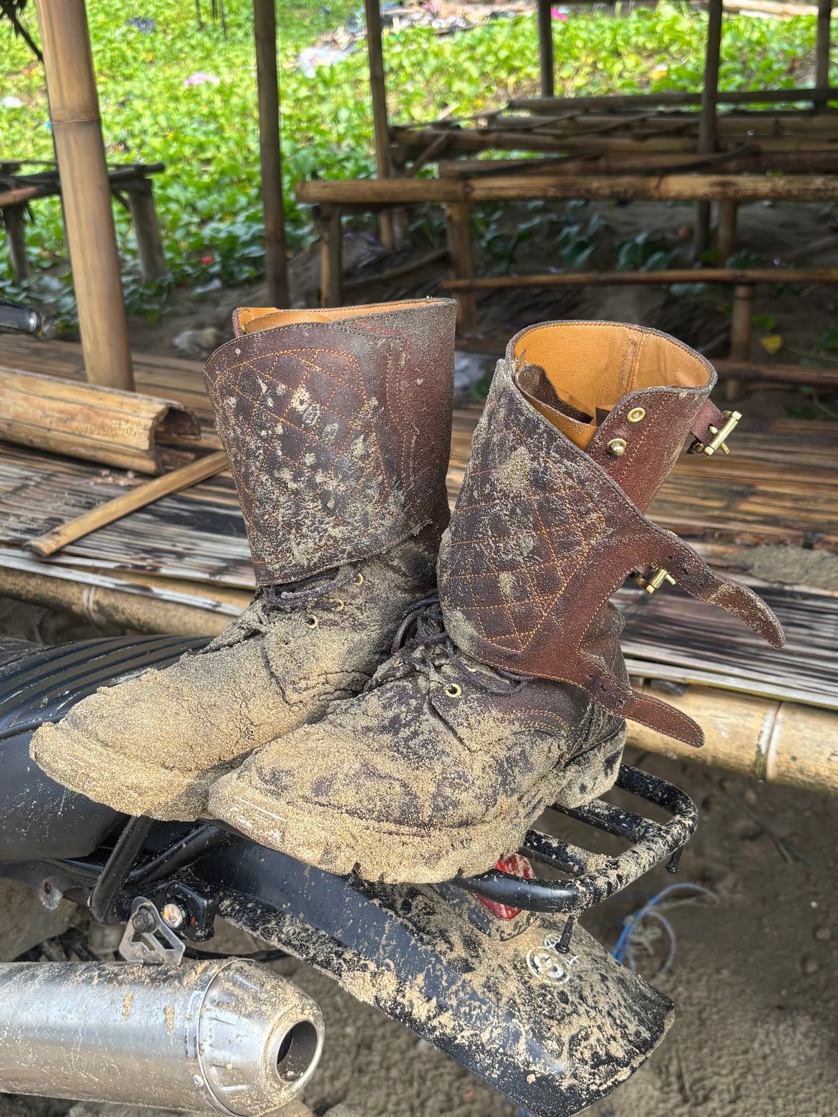 Photo by pungkymardhany on October 18, 2025 of the Fortis Boots Dust Rider in Wickett & Craig Russet Skirting.