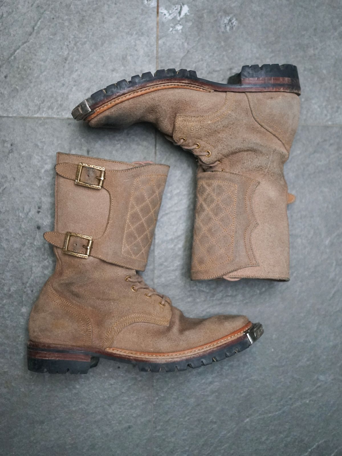 Photo by pungkymardhany on October 11, 2025 of the Fortis Boots Dust Rider in Wickett & Craig Russet Skirting.