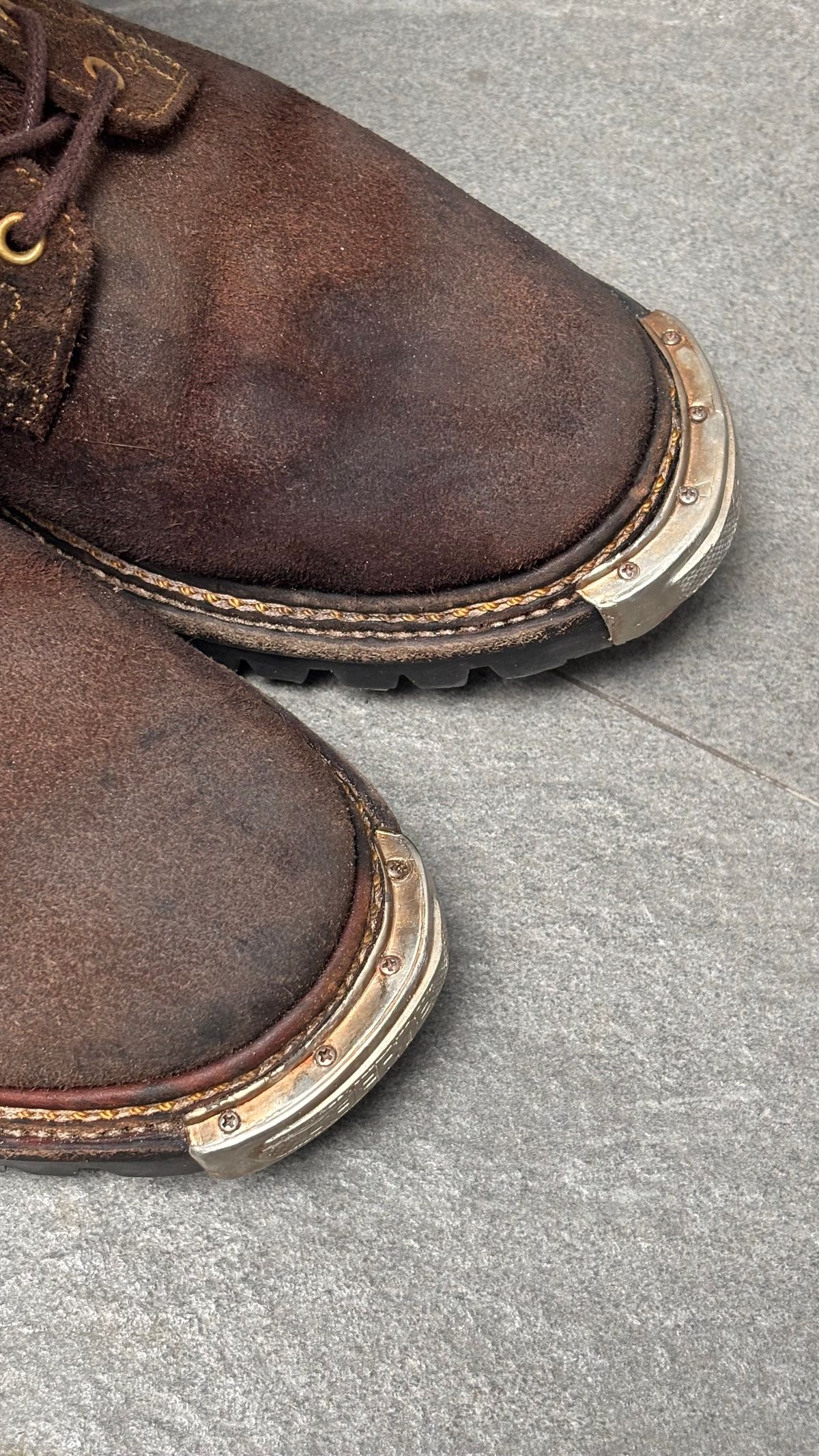 Photo by pungkymardhany on October 19, 2025 of the Fortis Boots Dust Rider in Wickett & Craig Russet Skirting.