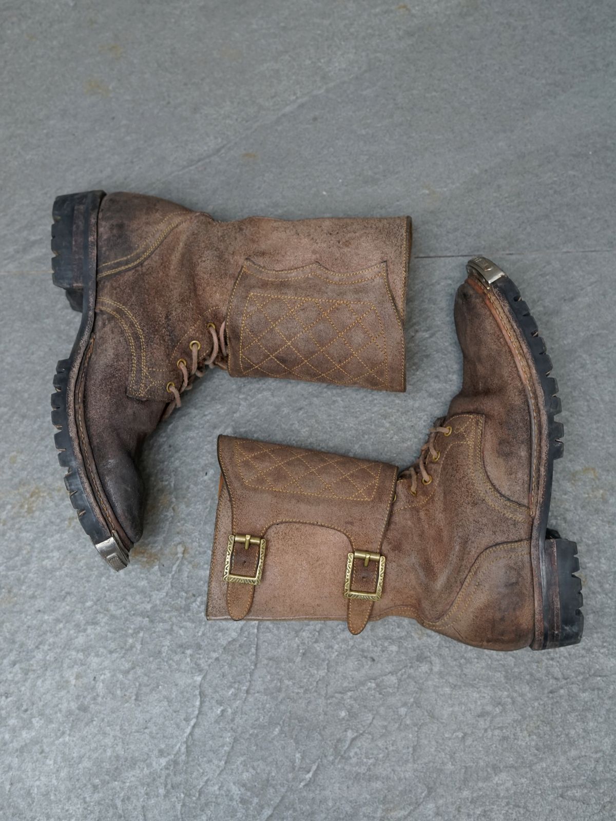 Photo by pungkymardhany on November 1, 2025 of the Fortis Boots Dust Rider in Wickett & Craig Russet Skirting.