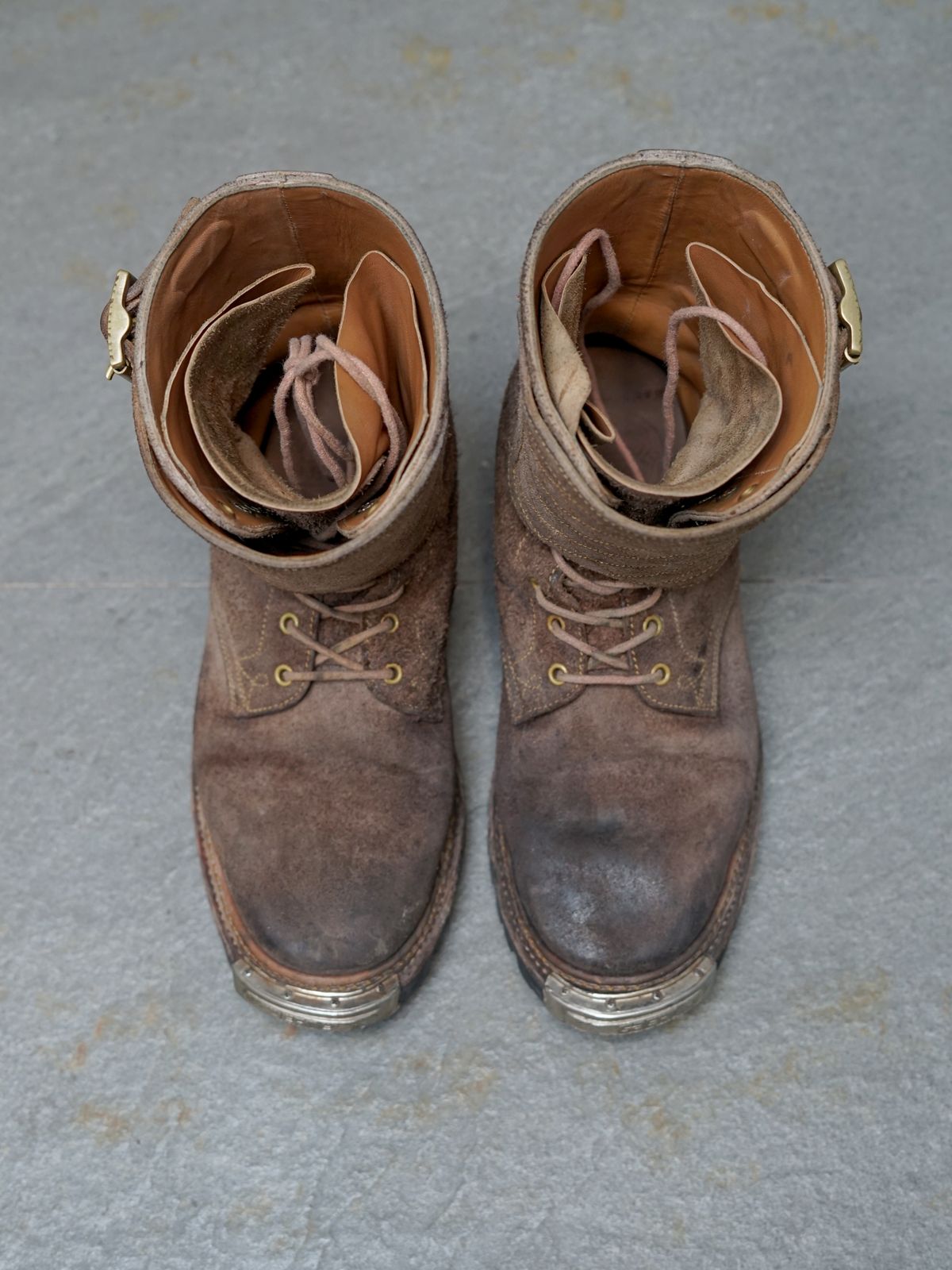 Photo by pungkymardhany on November 1, 2025 of the Fortis Boots Dust Rider in Wickett & Craig Russet Skirting.