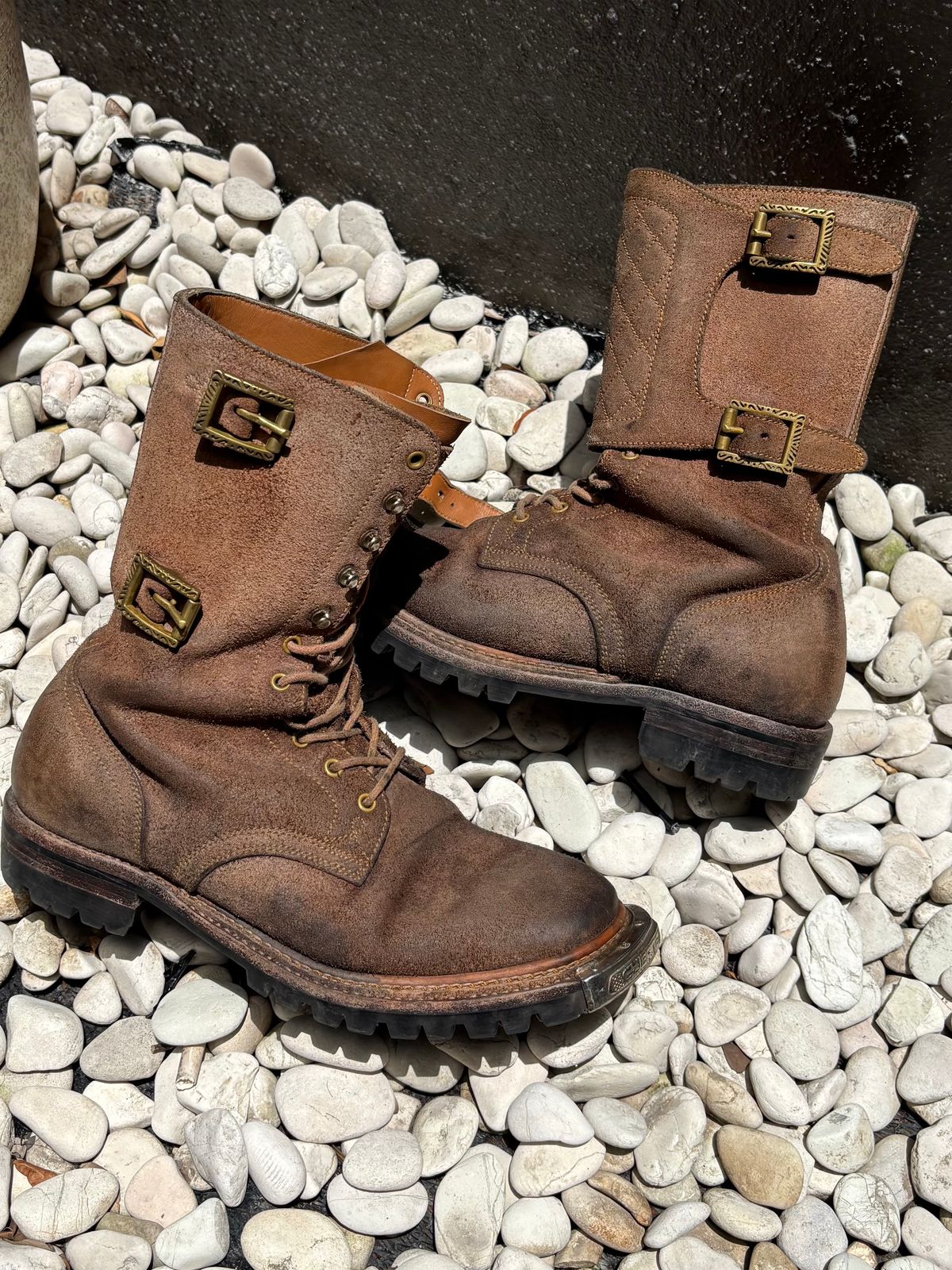 Photo by pungkymardhany on November 3, 2025 of the Fortis Boots Dust Rider in Wickett & Craig Russet Skirting.