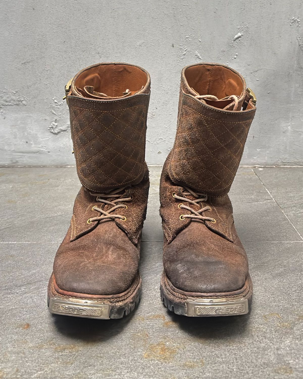 Photo by pungkymardhany on December 1, 2025 of the Fortis Boots Dust Rider in Wickett & Craig Russet Skirting.