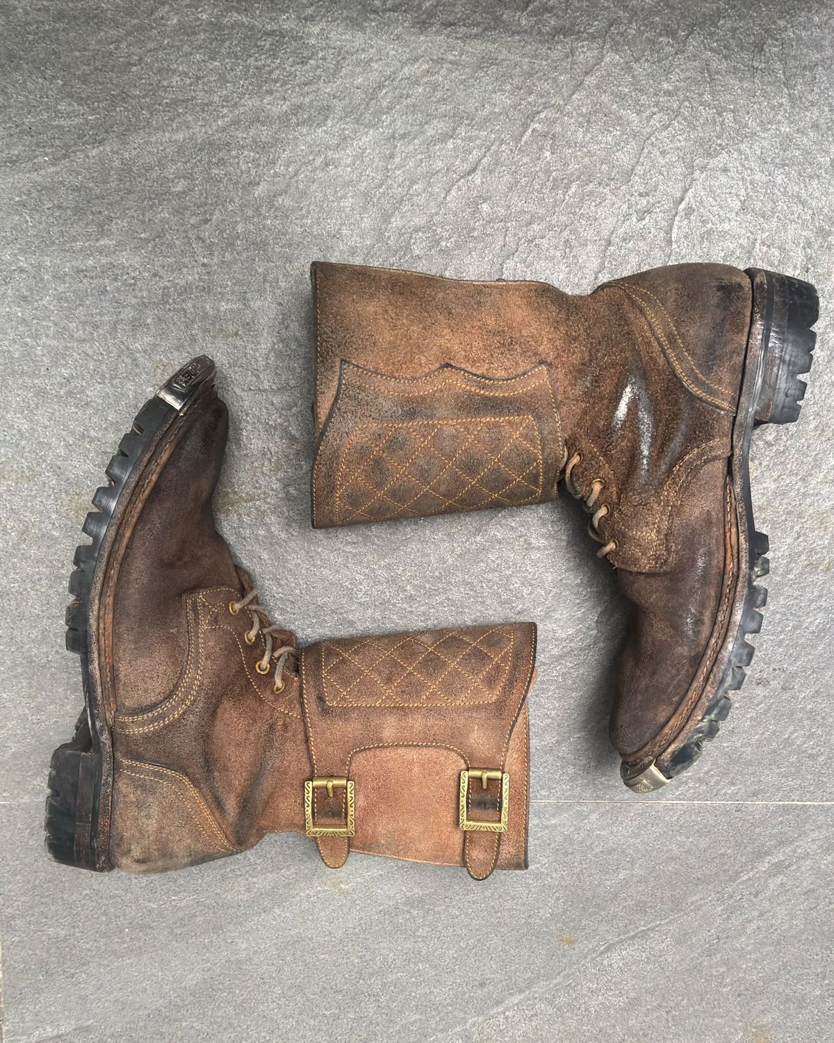 Photo by pungkymardhany on December 1, 2025 of the Fortis Boots Dust Rider in Wickett & Craig Russet Skirting.