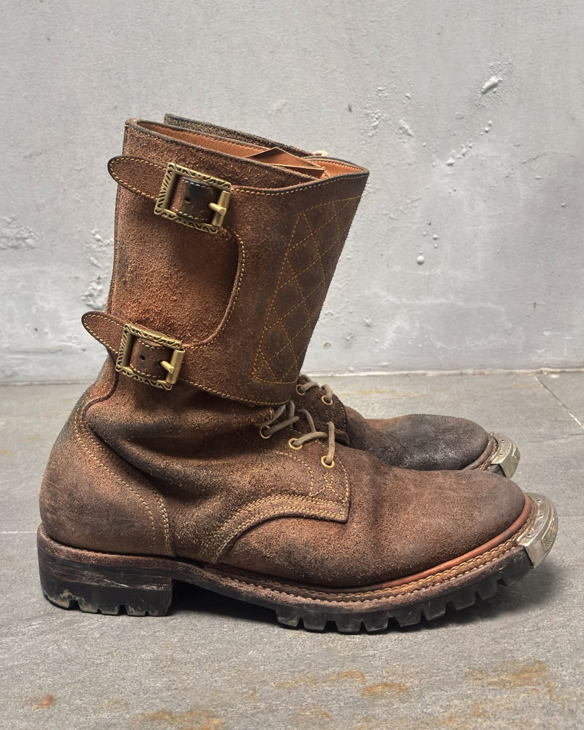 Photo by pungkymardhany on December 1, 2025 of the Fortis Boots Dust Rider in Wickett & Craig Russet Skirting.