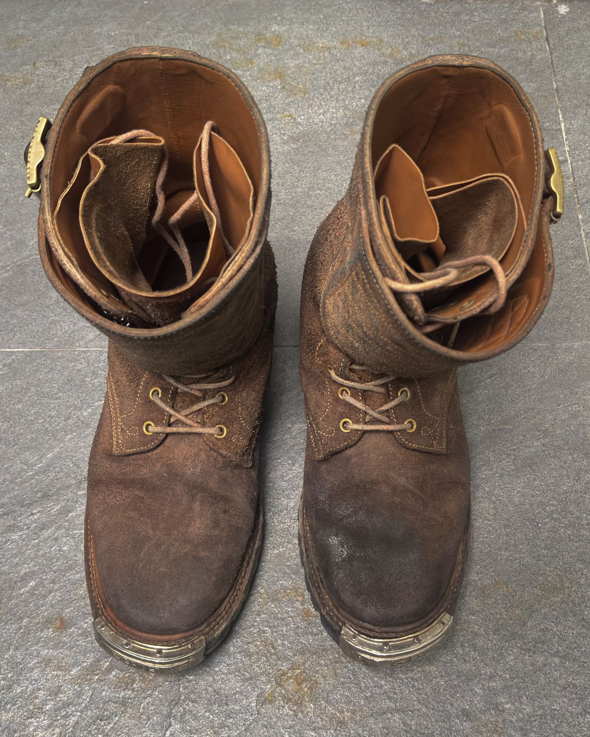 Photo by pungkymardhany on December 1, 2025 of the Fortis Boots Dust Rider in Wickett & Craig Russet Skirting.